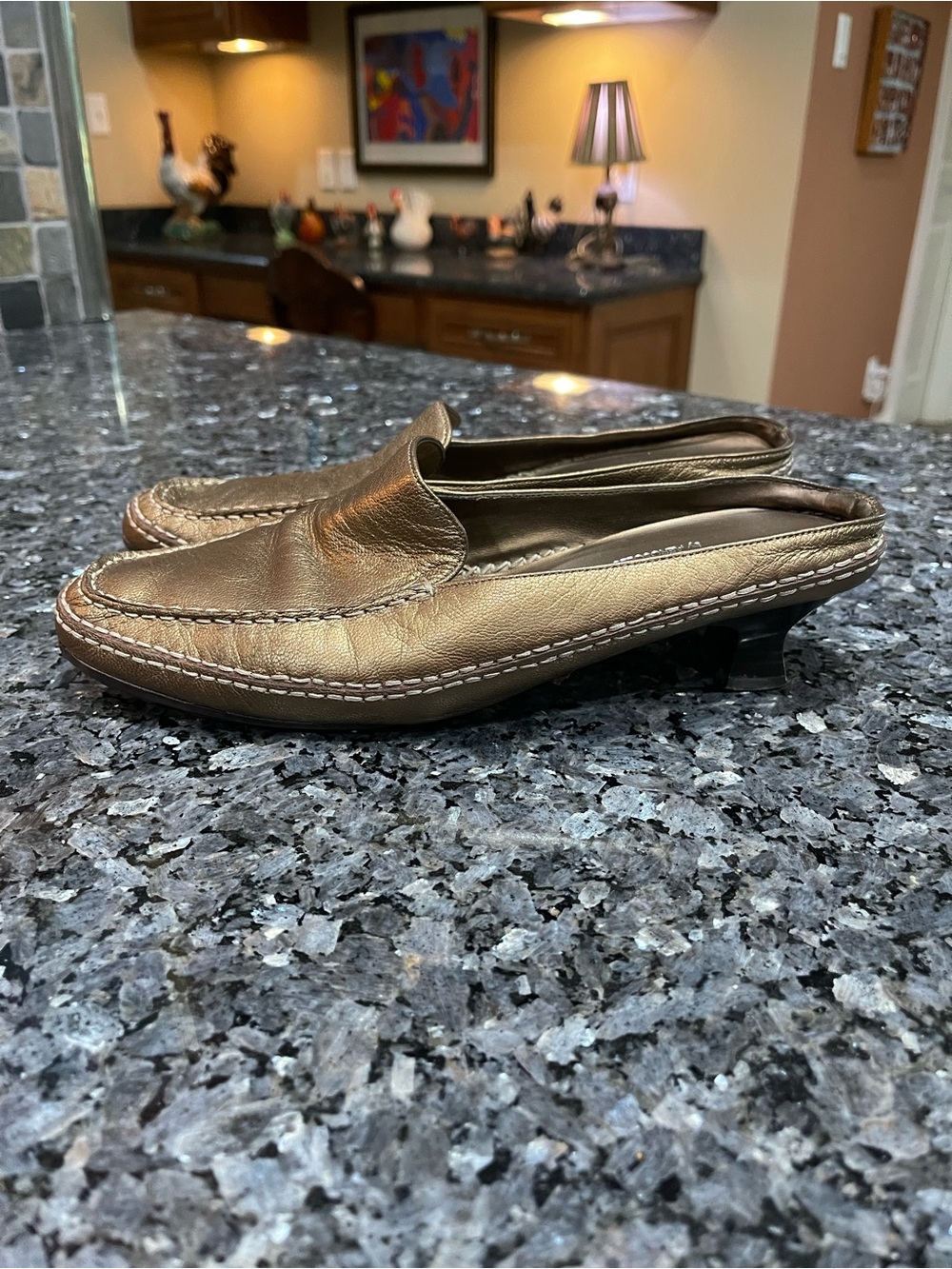 AEROSOLES Aerology Gold Leather Kitten Heel Mules 10